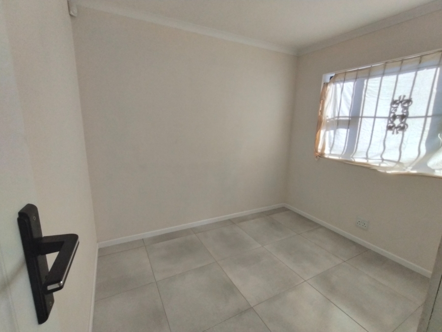 To Let 3 Bedroom Property for Rent in Drostdy Park Western Cape